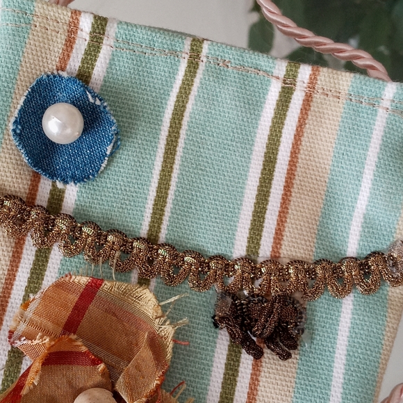 Mia Coco Crossbody Pouch - Picture 9 of 14